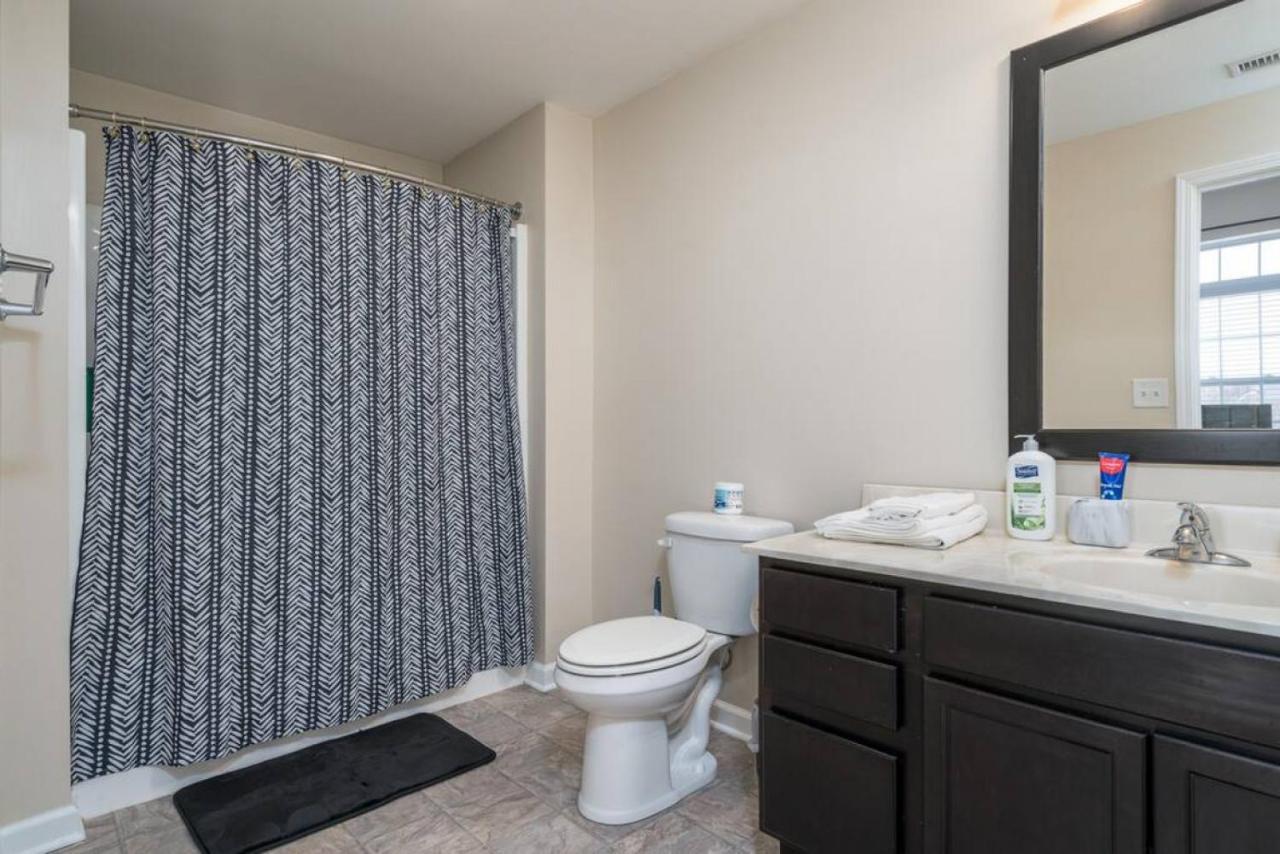 Downtown Indy Private Bedroom - Shared Indianapolis Exterior foto